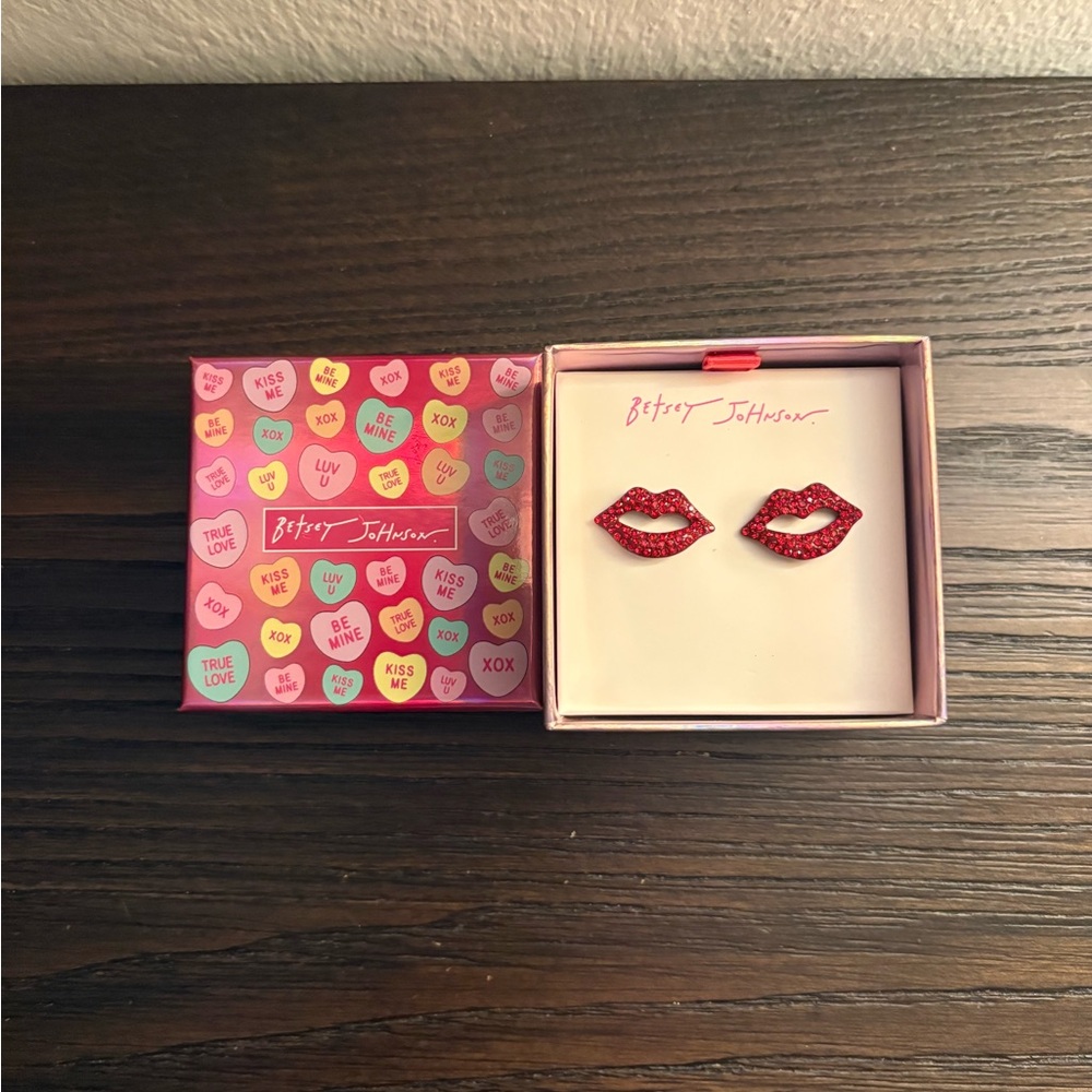 NEW Betsey Johnson Red Lip Earrings